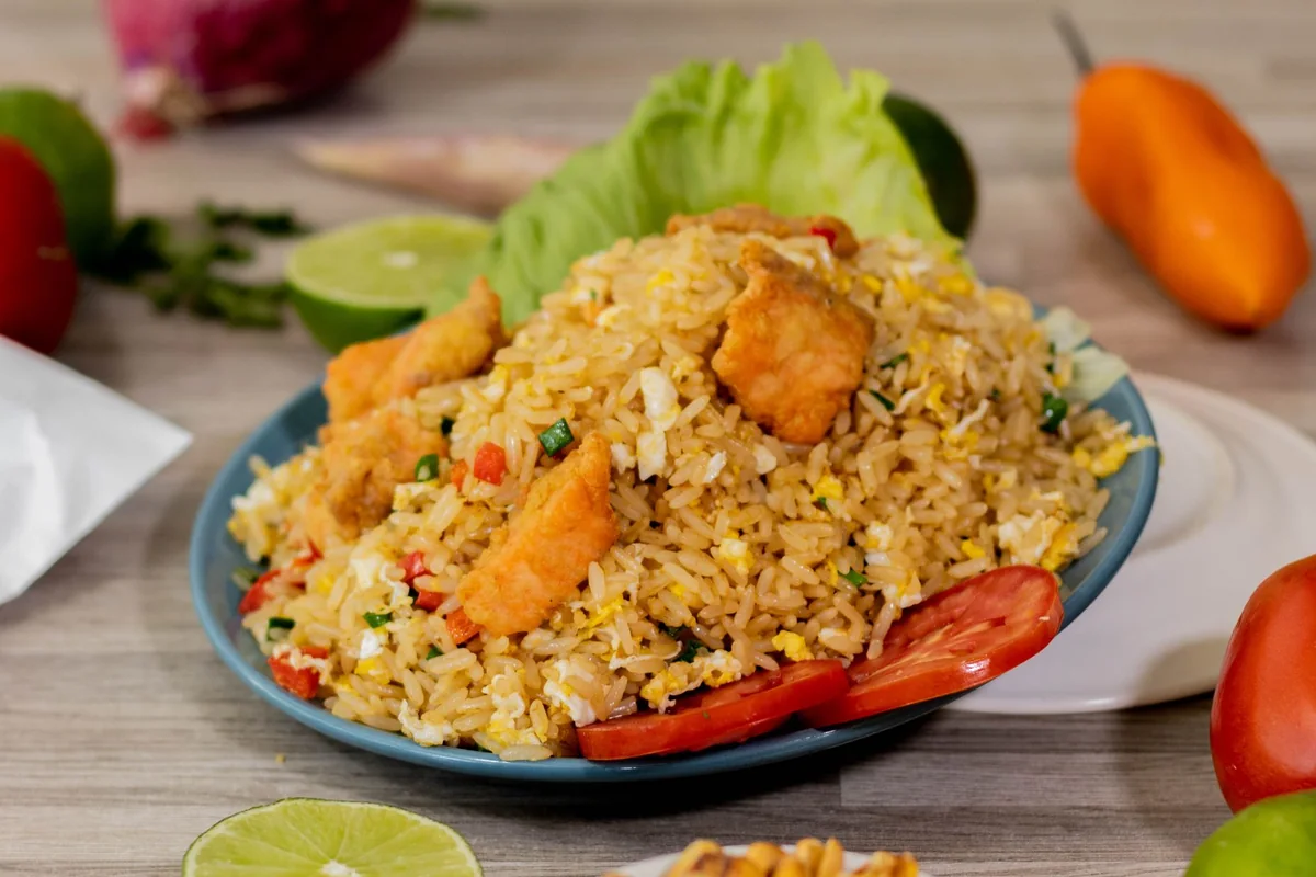 Arroz chaufa de pollo: receta peruana